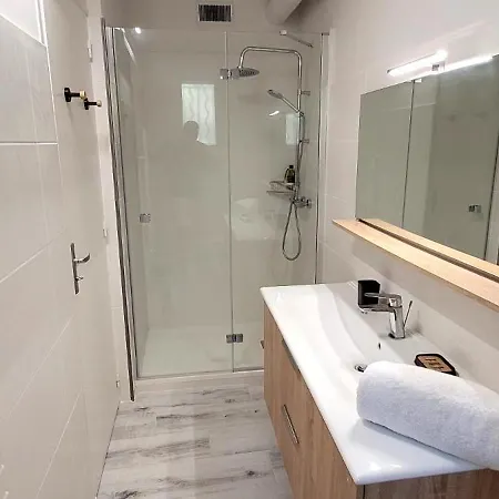 Imer Mit Eigenem Pool Und Whirlpool By Riviera Homelife Management Fréjus