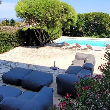 Mit Eigenem Pool Und Whirlpool By Riviera Homelife Management Διαμέρισμα